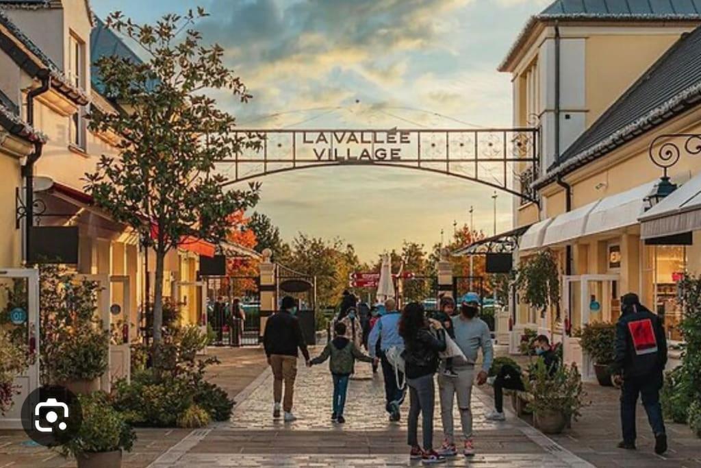 De Disney A Paris - Pre Verson 1 Шессі Екстер'єр фото